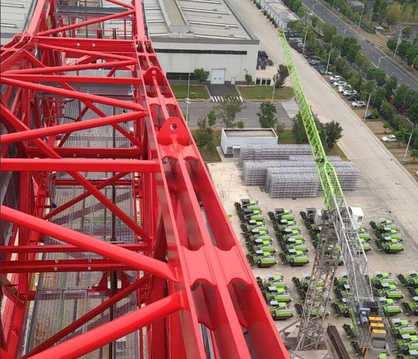 La grue à tour super-large de 22 000 tonnes-mètres de Weite Service atteint de nouveaux sommets