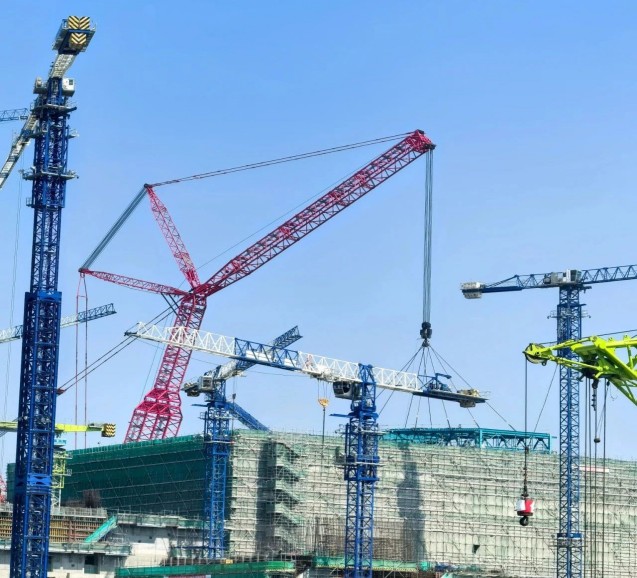 Le système anticollision Weite est installé sur une grue sur chenilles de 2 000 tonnes pour un projet de construction de centrale nucléaire.