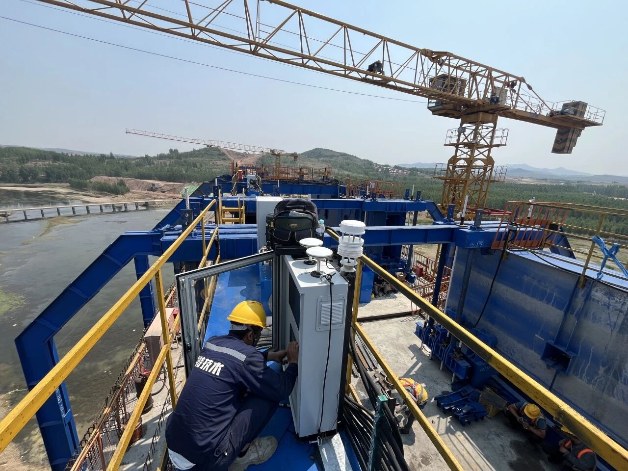 L'informatisation des machines de construction de ponts, le panier suspendu intelligent et d'autres solutions de WTAU ont été mis en œuvre dans la construction du chemin de fer à grande vitesse de Weisu.