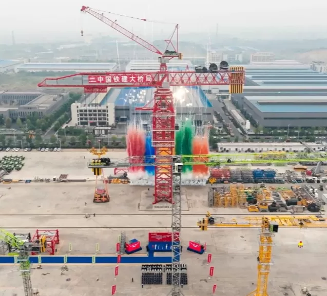 La grue à tour super-large de 22 000 tonnes-mètres de Weite Service atteint de nouveaux sommets