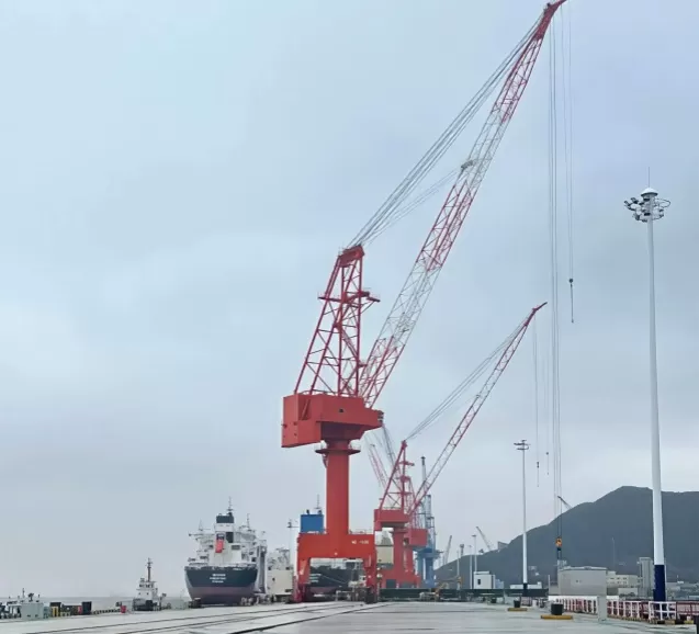 WTAU collabore étroitement avec les chantiers navals ! Système anticollision LiDAR + surveillance de sécurité CMS mis en œuvre sur les grues.