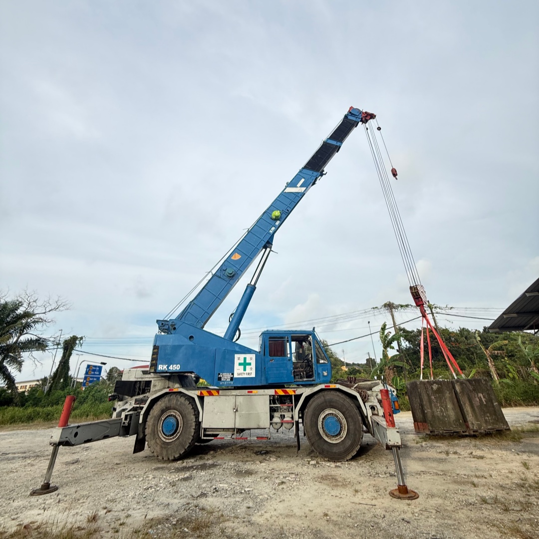 Le système hydraulique LMI WTL-A700 de WTAU a été adapté avec succès à une grue Kobelco RK450 et a reçu de vifs éloges de la part d'un client malaisien.